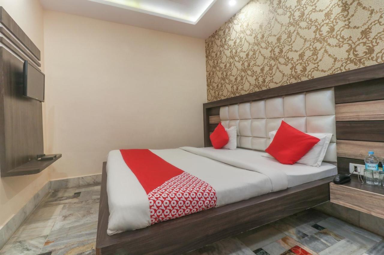 Oyo 60651 Hotel Arya Varanasi Exteriör bild