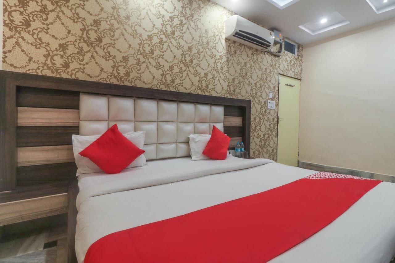Oyo 60651 Hotel Arya Varanasi Exteriör bild