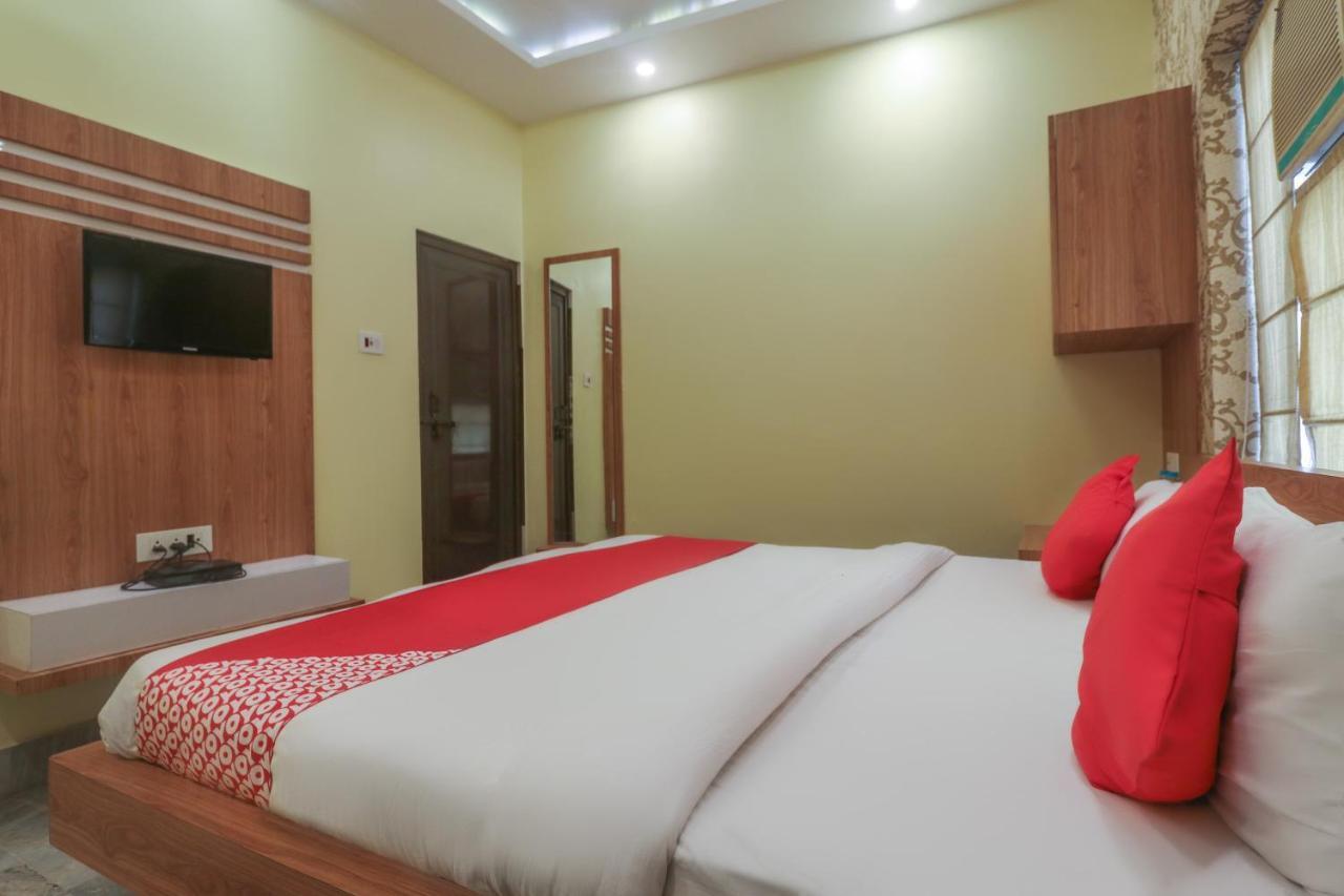 Oyo 60651 Hotel Arya Varanasi Exteriör bild