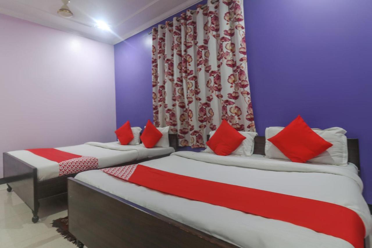 Oyo 60651 Hotel Arya Varanasi Exteriör bild
