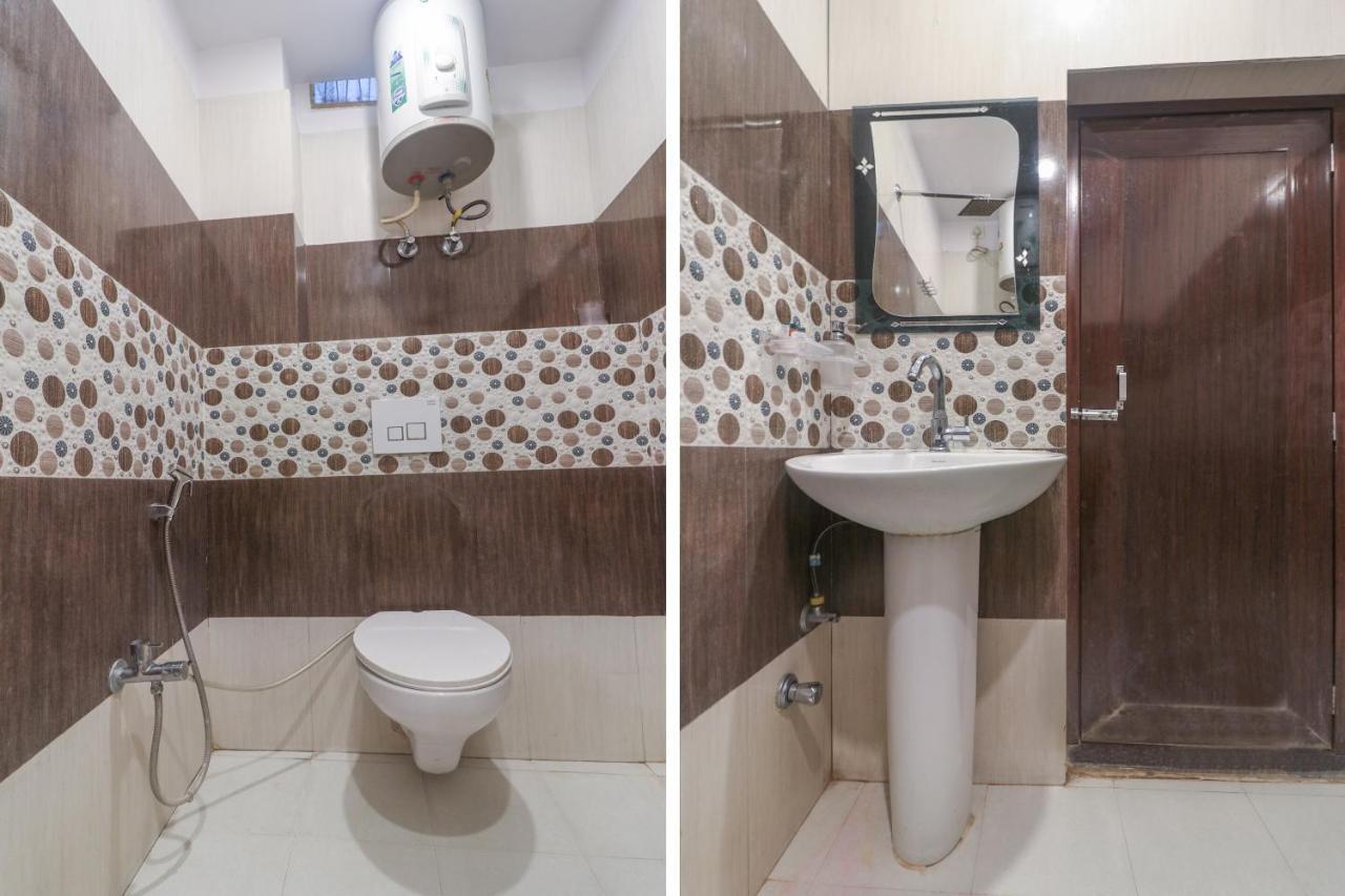 Oyo 60651 Hotel Arya Varanasi Exteriör bild