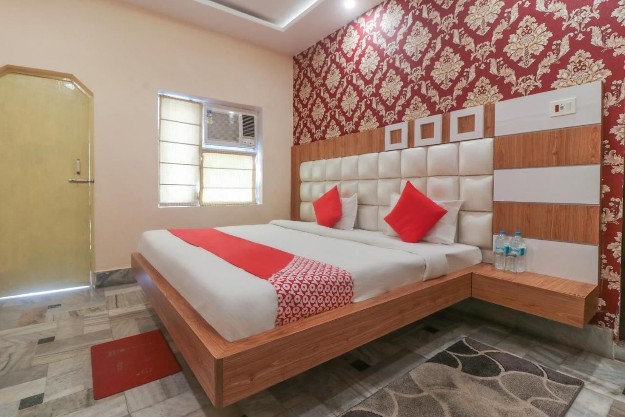 Oyo 60651 Hotel Arya Varanasi Exteriör bild