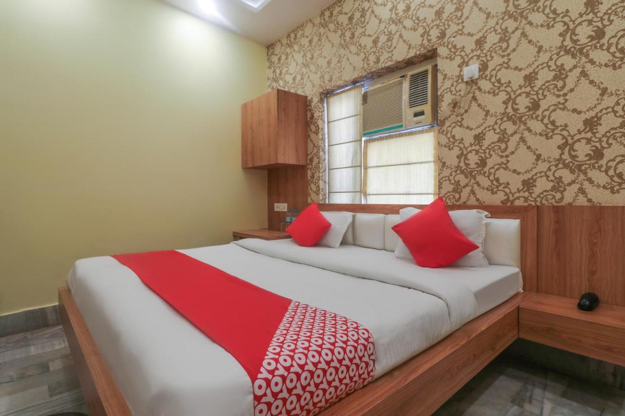 Oyo 60651 Hotel Arya Varanasi Exteriör bild