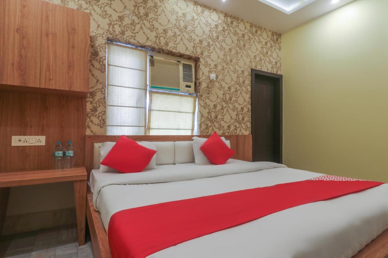 Oyo 60651 Hotel Arya Varanasi Exteriör bild