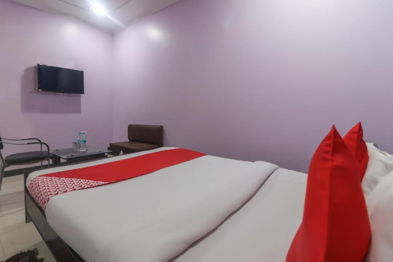 Oyo 60651 Hotel Arya Varanasi Exteriör bild