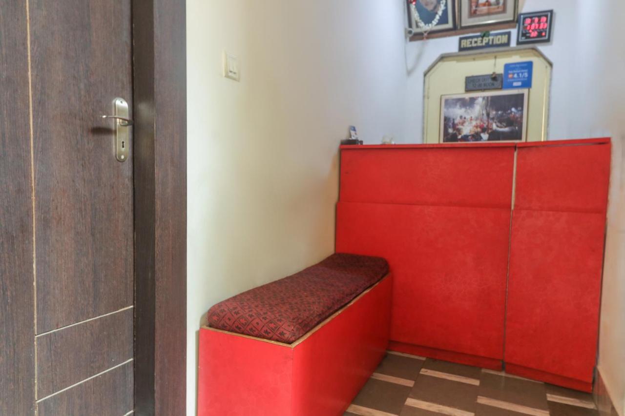 Oyo 60651 Hotel Arya Varanasi Exteriör bild