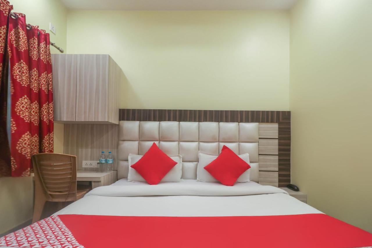Oyo 60651 Hotel Arya Varanasi Exteriör bild